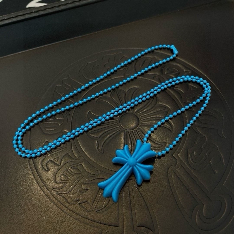 Ch*0me He**ts necklaces